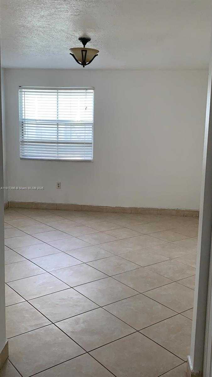 Small Image of Doral Number 15