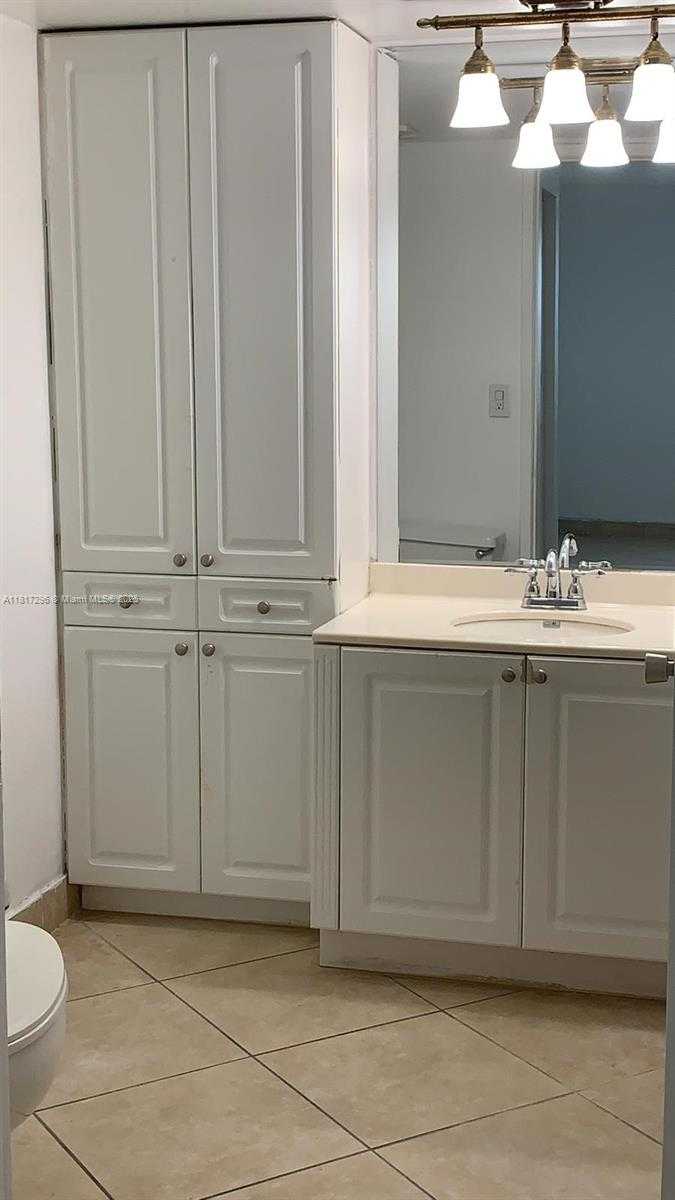 Small Image of Doral Number 16