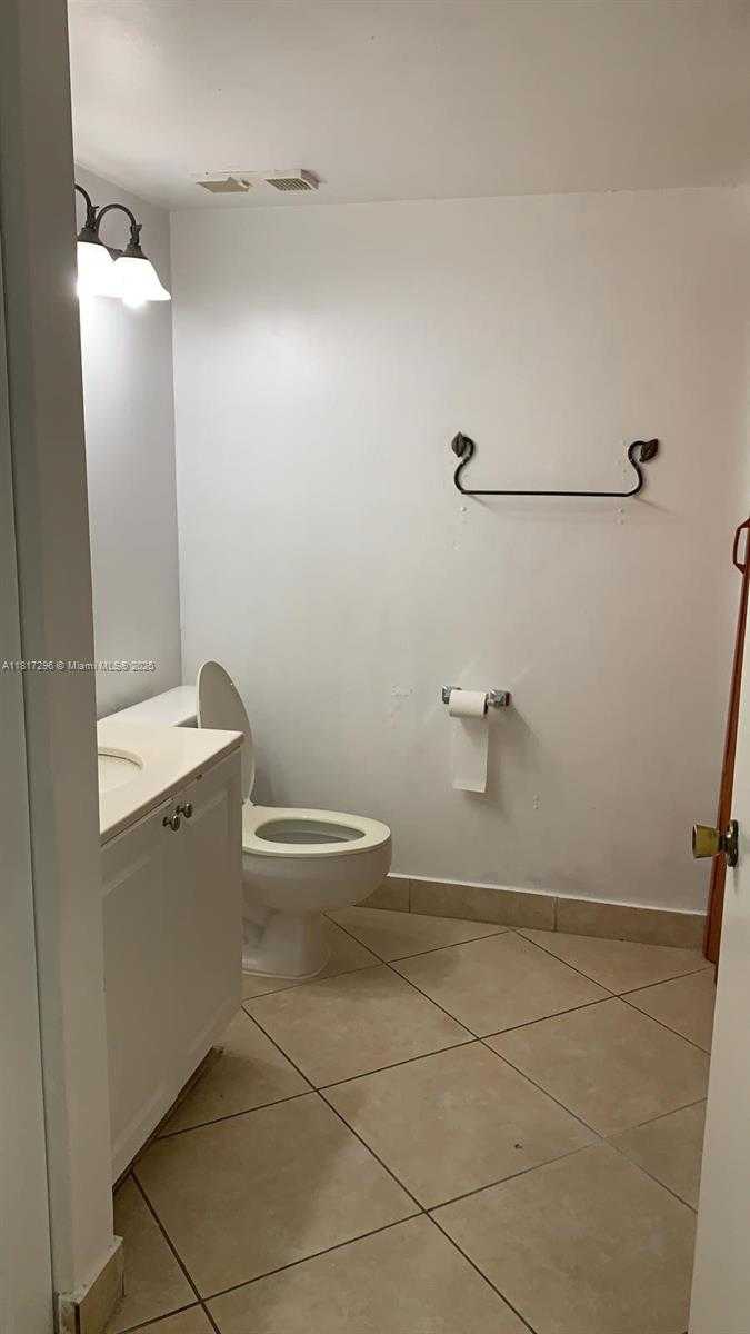 Small Image of Doral Number 17