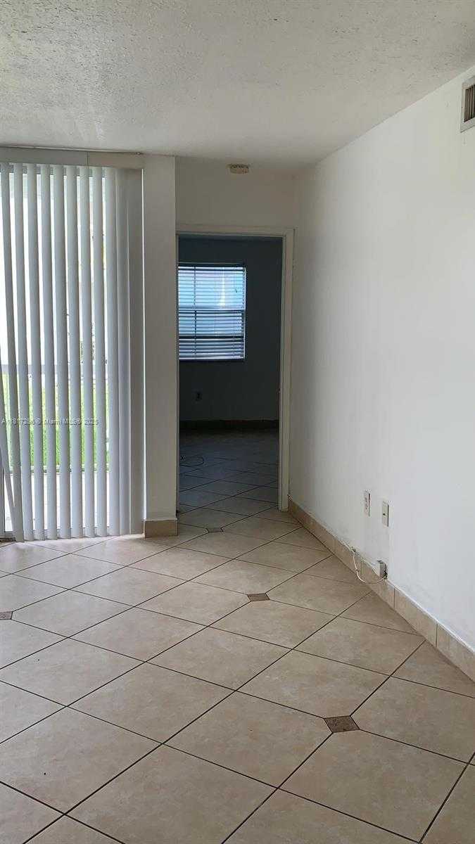 Small Image of Doral Number 7