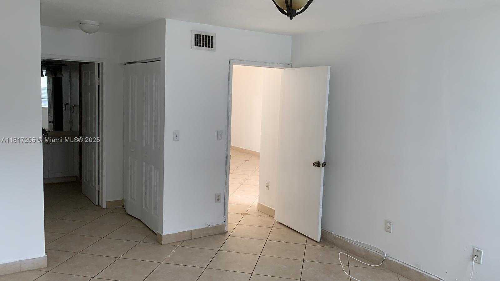 Small Image of Doral Number 8