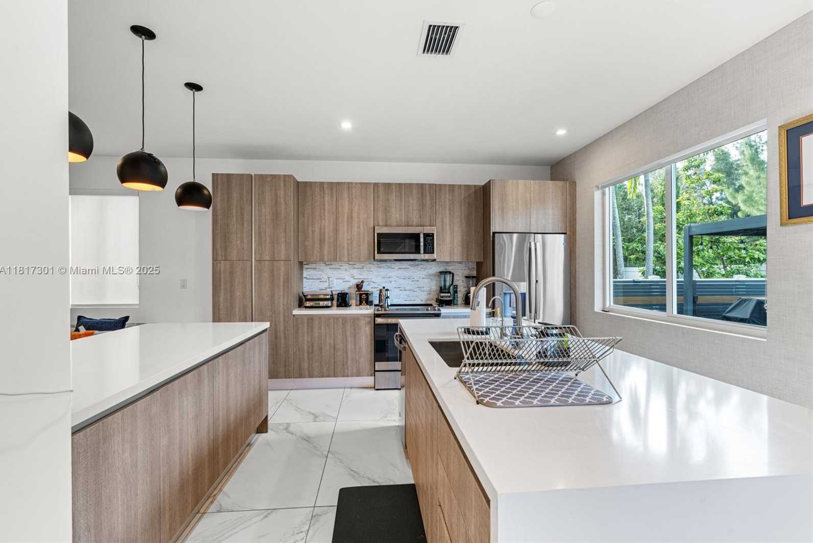 Small Image of 10373 NORTH WEST 68TH TER, Doral Number 16
