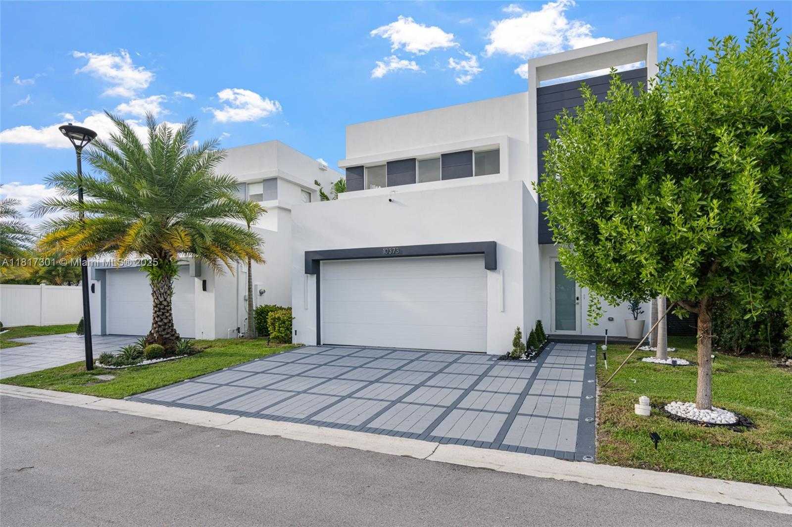 Small Image of 10373 NORTH WEST 68TH TER, Doral Number 3