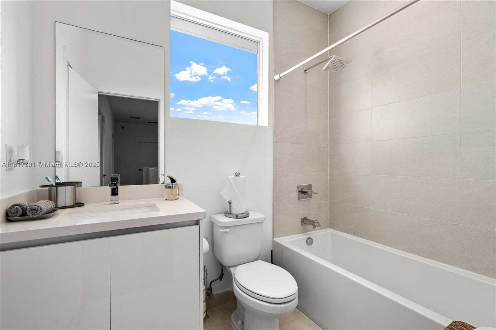 Small Image of 10373 NORTH WEST 68TH TER, Doral Number 34