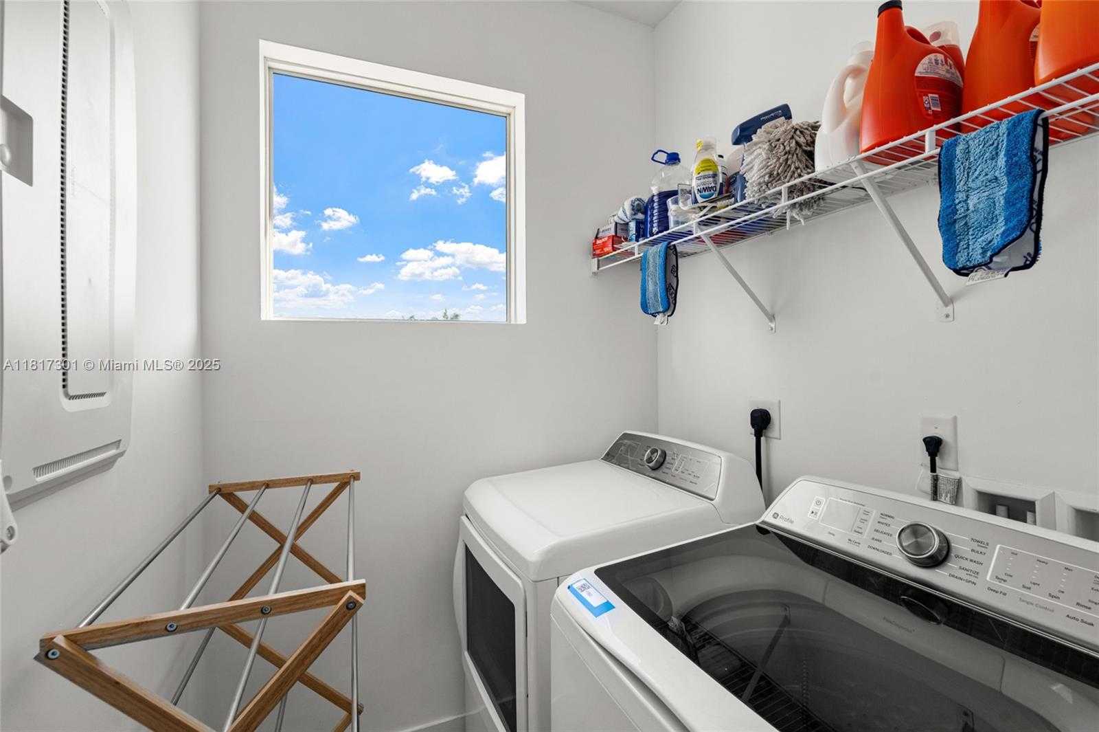 Small Image of 10373 NORTH WEST 68TH TER, Doral Number 35