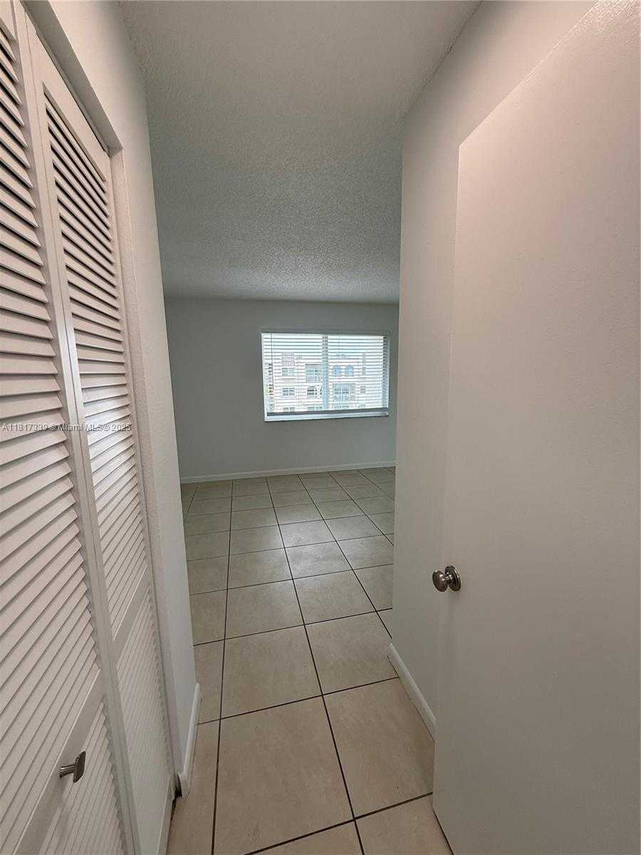 Small Image of 7700 CAMINO REAL #D402, Miami Number 10