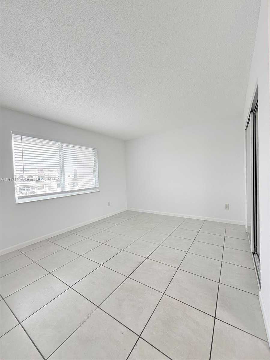 Small Image of 7700 CAMINO REAL #D402, Miami Number 11