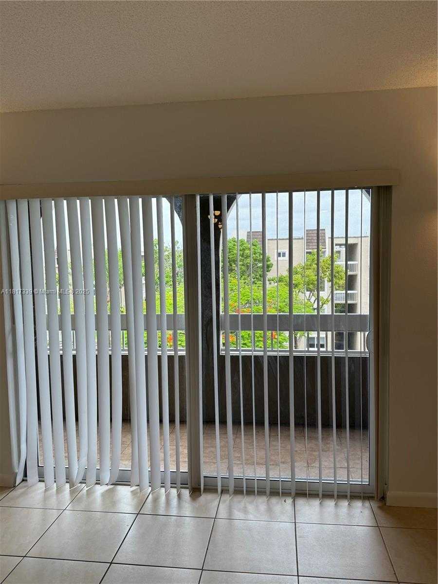 Small Image of 7700 CAMINO REAL #D402, Miami Number 6