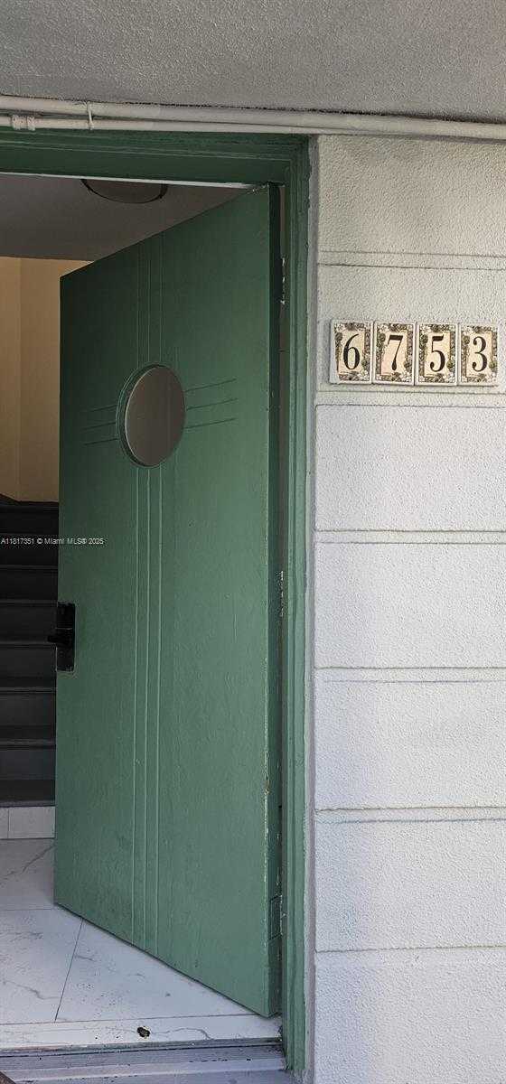 Small Image of 6753 INDIAN CREEK DR #10A, Miami Beach Number 2