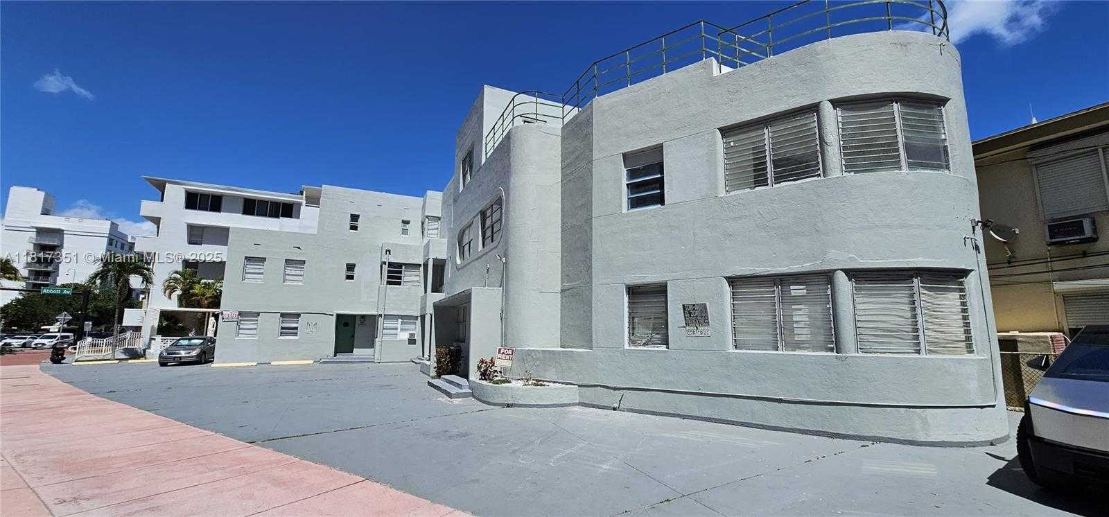 Small Image of 6753 INDIAN CREEK DR #10A, Miami Beach Number 3