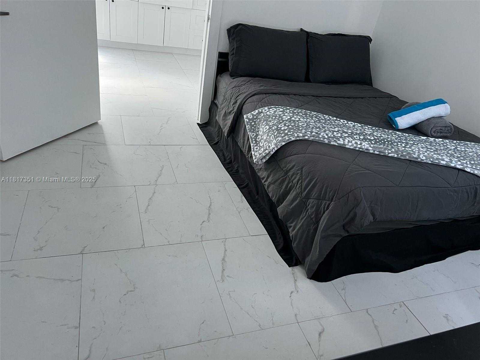 Small Image of 6753 INDIAN CREEK DR #10A, Miami Beach Number 4