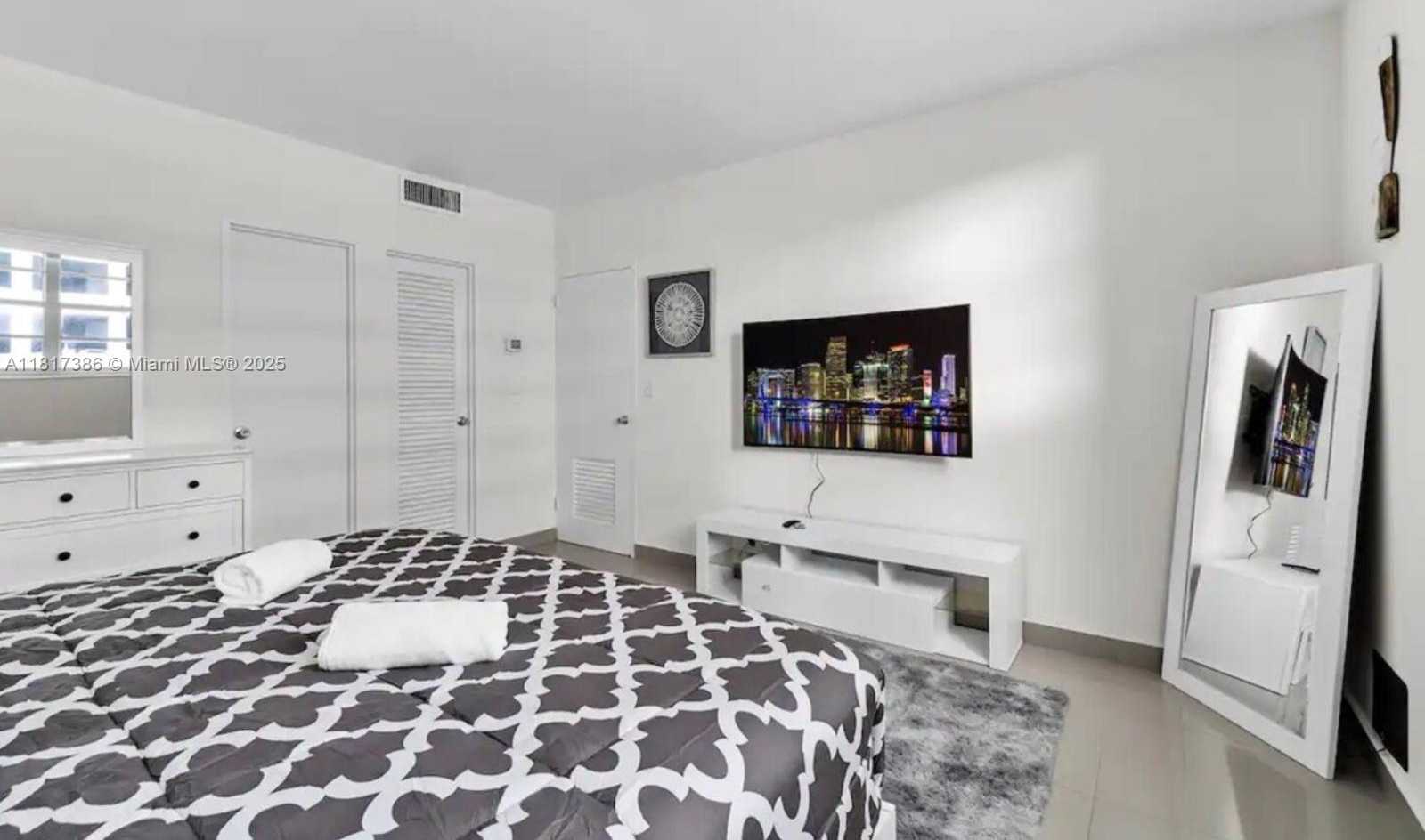 Small Image of 4001 SOUTH OCEAN DR #5J, Hollywood Number 10