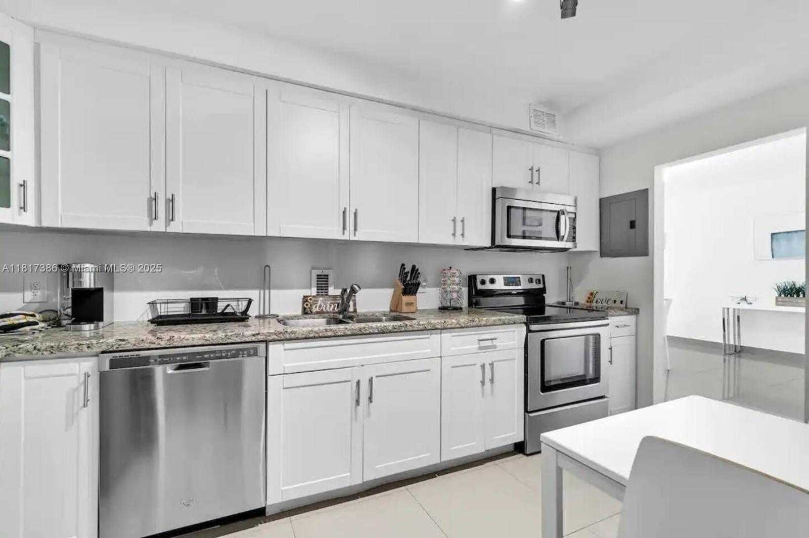 Small Image of 4001 SOUTH OCEAN DR #5J, Hollywood Number 5
