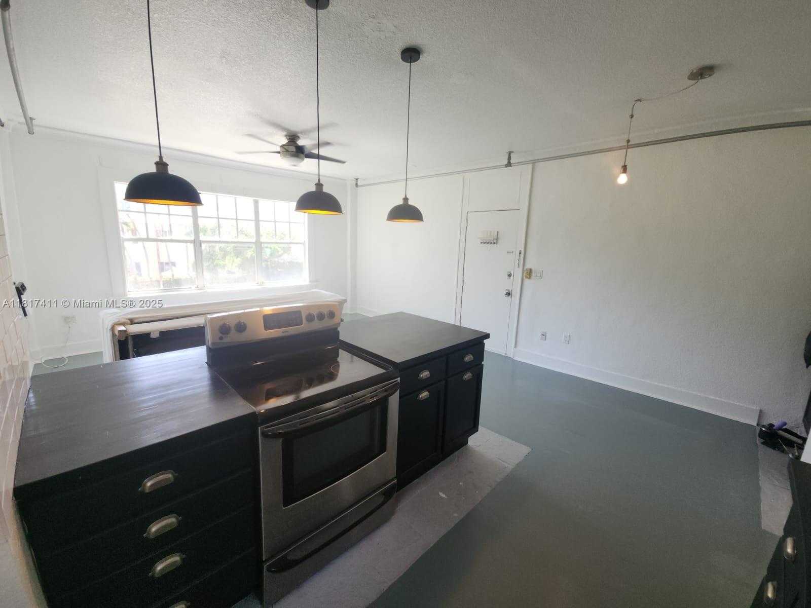 Small Image of 1611 MICHIGAN AVE #11, Miami Beach Number 3