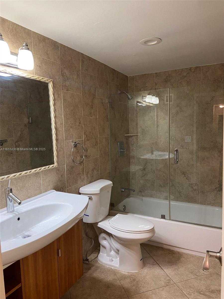 Small Image of 5825 COLLINS AVE #11H, Miami Beach Number 10