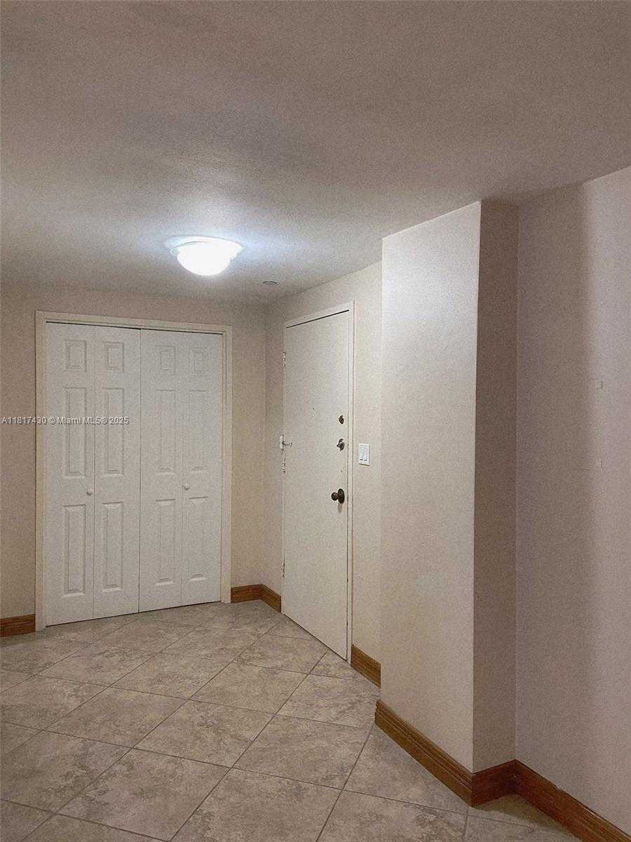 Small Image of 5825 COLLINS AVE #11H, Miami Beach Number 16