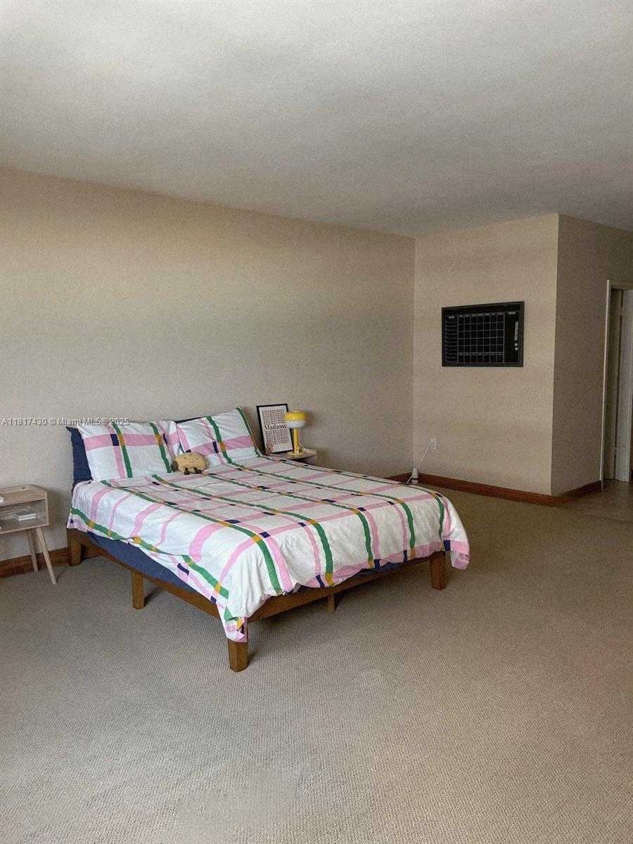 Small Image of 5825 COLLINS AVE #11H, Miami Beach Number 17