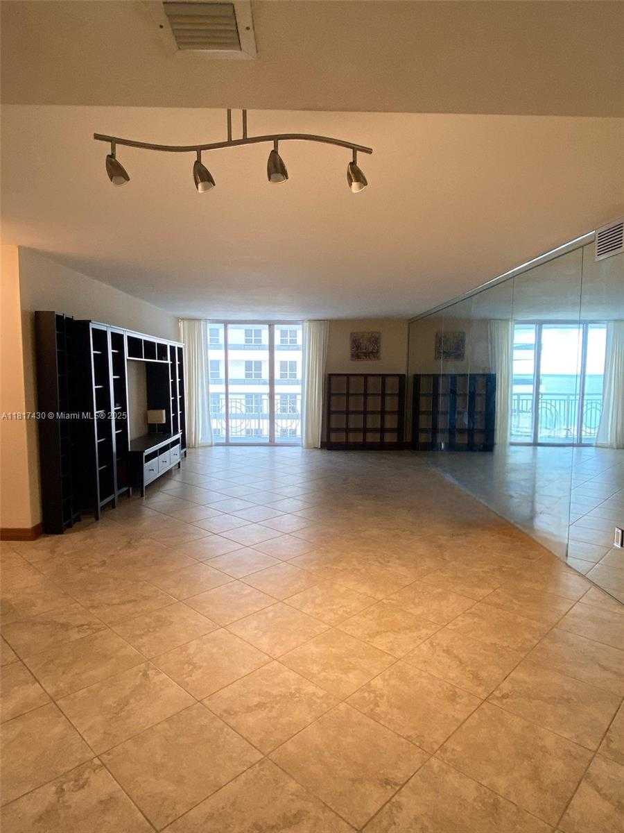 Small Image of 5825 COLLINS AVE #11H, Miami Beach Number 3