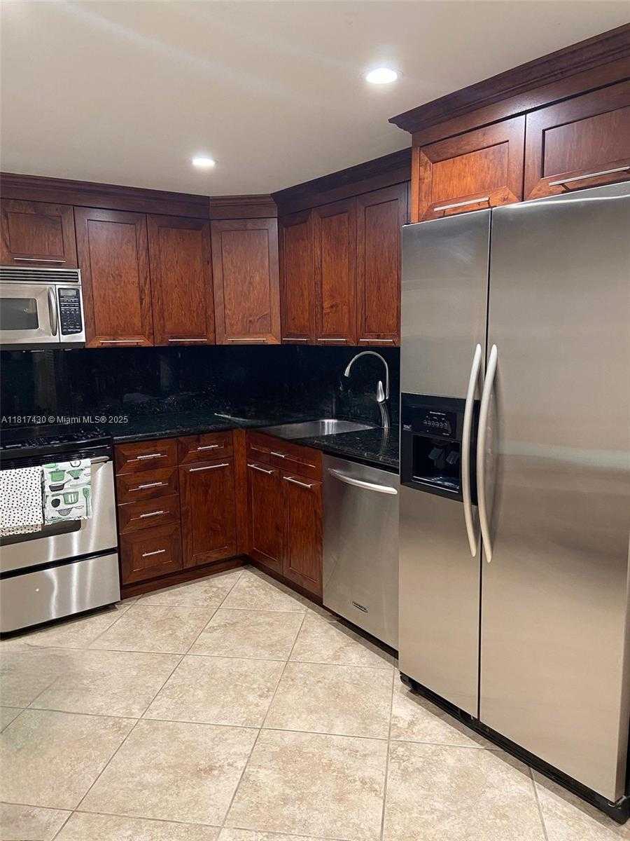 Small Image of 5825 COLLINS AVE #11H, Miami Beach Number 5