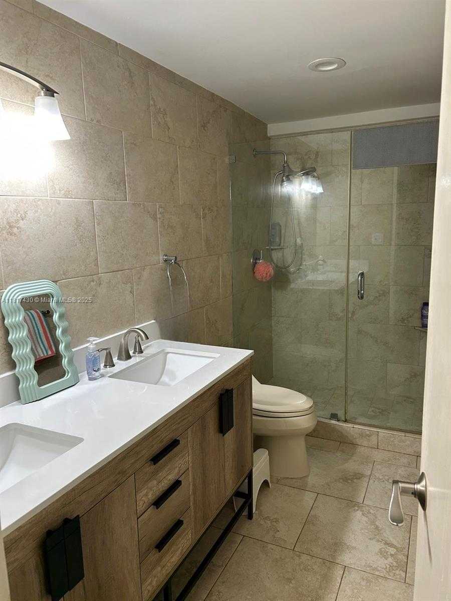 Small Image of 5825 COLLINS AVE #11H, Miami Beach Number 7