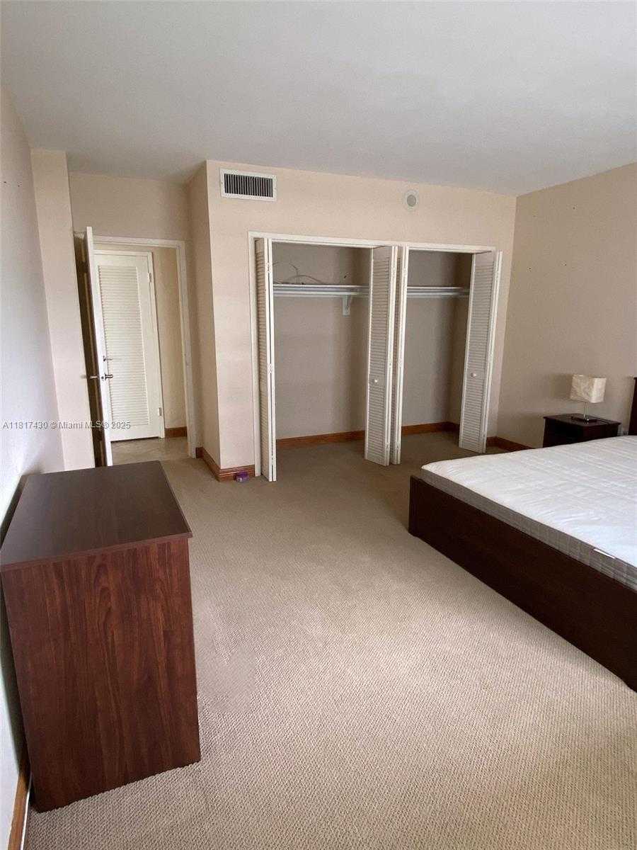 Small Image of 5825 COLLINS AVE #11H, Miami Beach Number 8