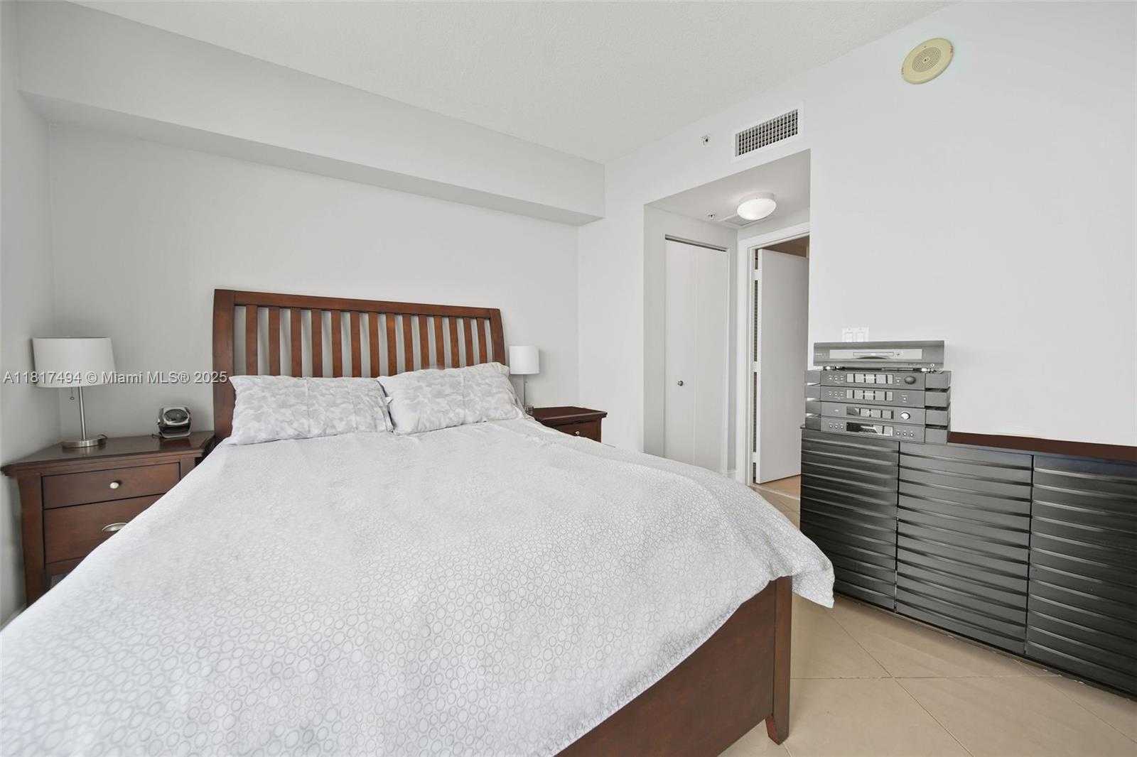 Small Image of 1750 NORTH BAYSHORE DR #2701, Miami Number 15