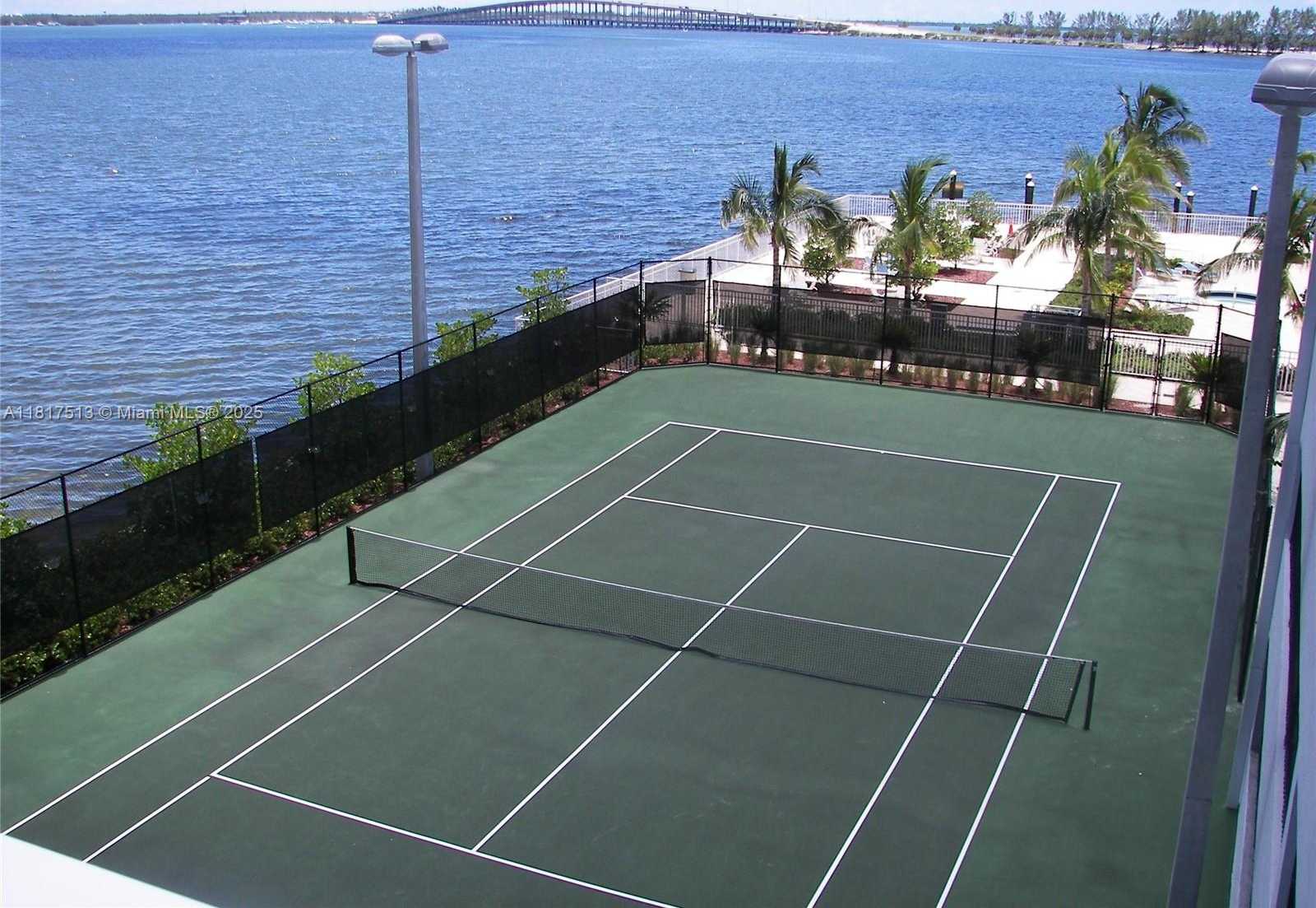 Small Image of 2101 Brickell Ave, Miami, FL 33129, USA Number 10