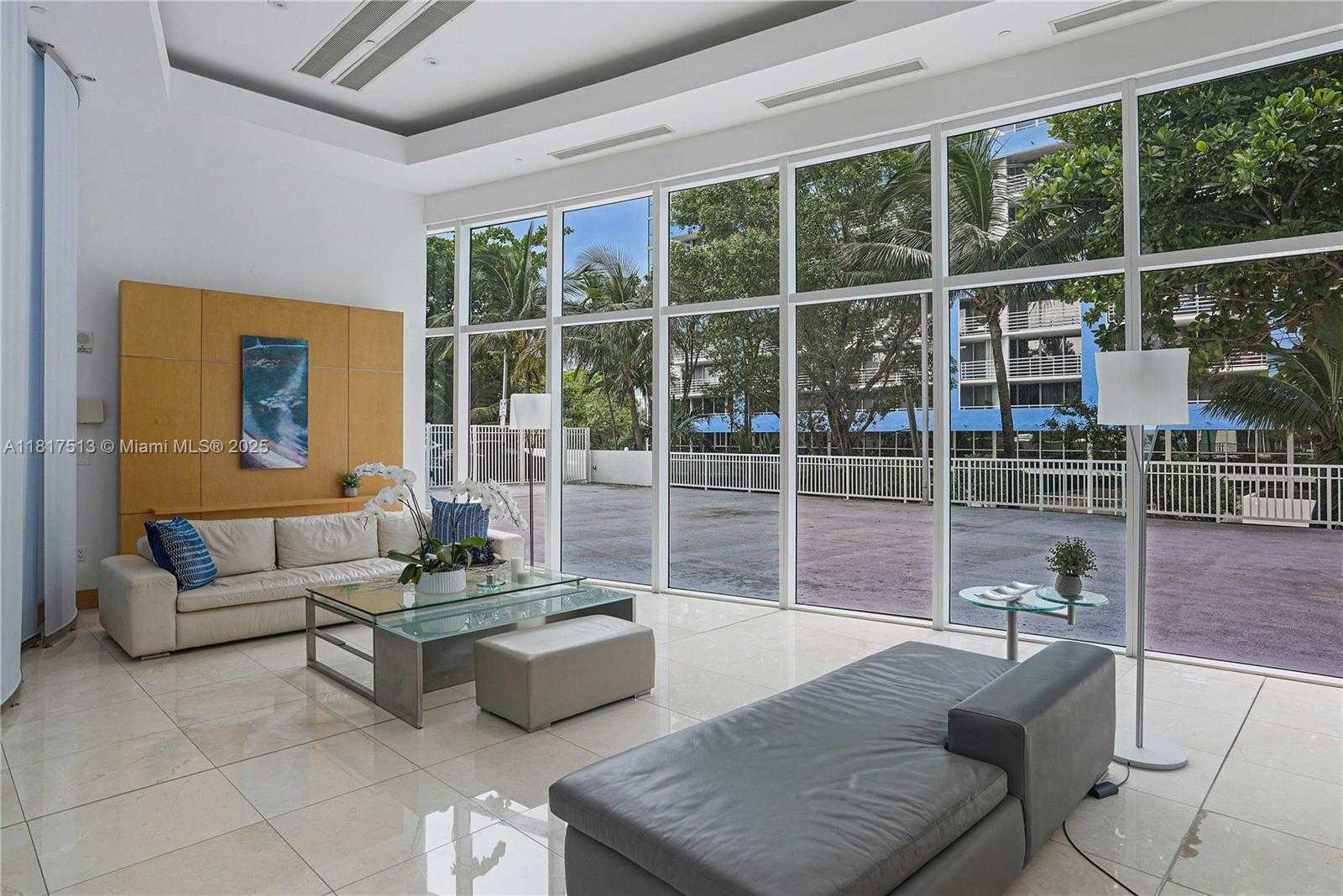 Small Image of 2101 Brickell Ave, Miami, FL 33129, USA Number 4