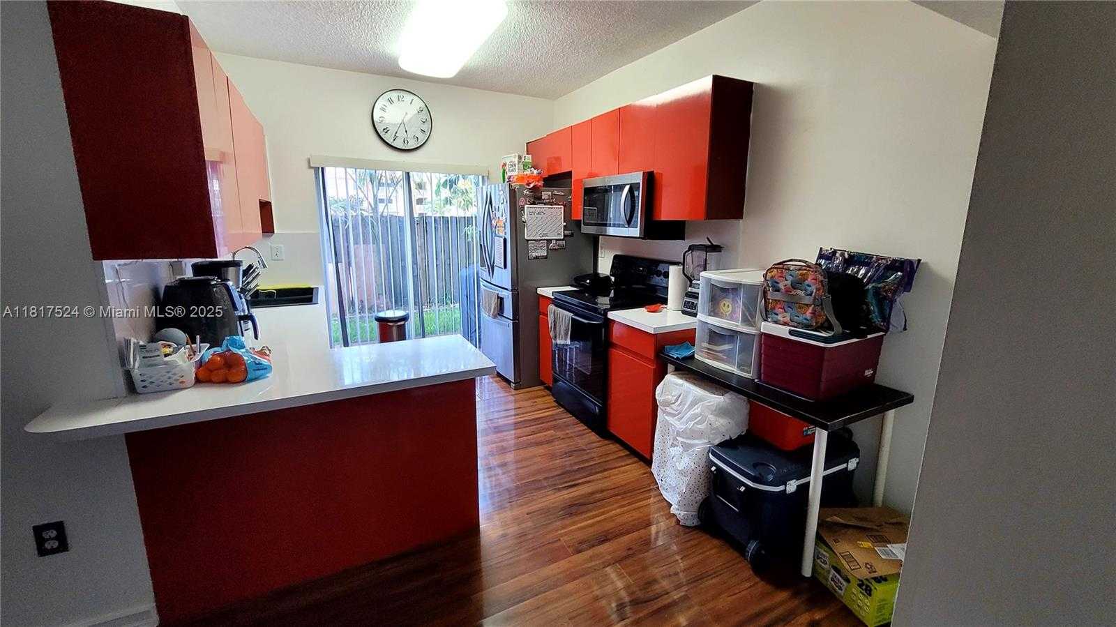 Small Image of 8017 LAKE DR #103, Doral Number 12