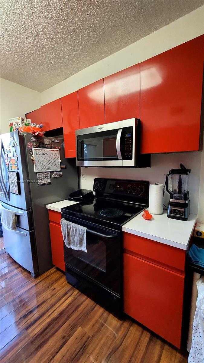 Small Image of 8017 LAKE DR #103, Doral Number 13