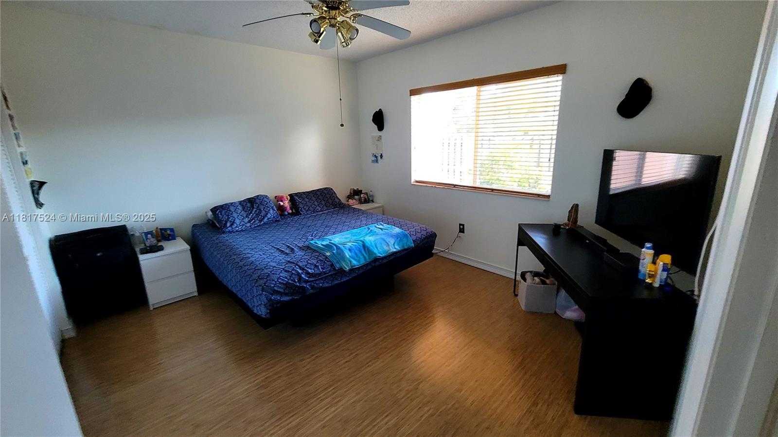 Small Image of 8017 LAKE DR #103, Doral Number 15