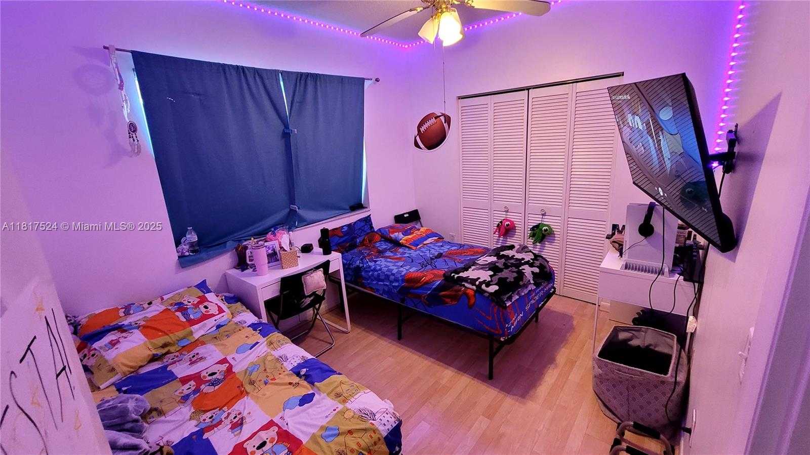 Small Image of 8017 LAKE DR #103, Doral Number 18