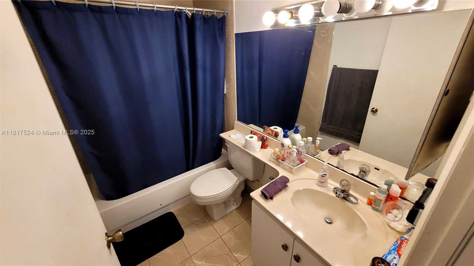 Small Image of 8017 LAKE DR #103, Doral Number 19