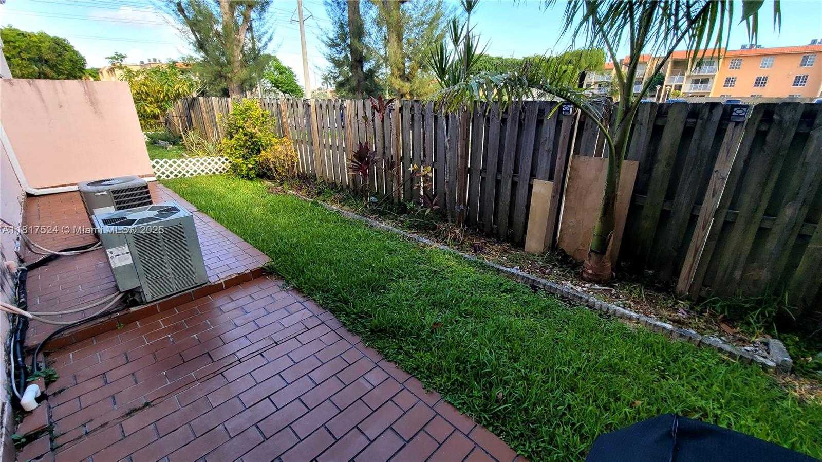 Small Image of 8017 LAKE DR #103, Doral Number 22