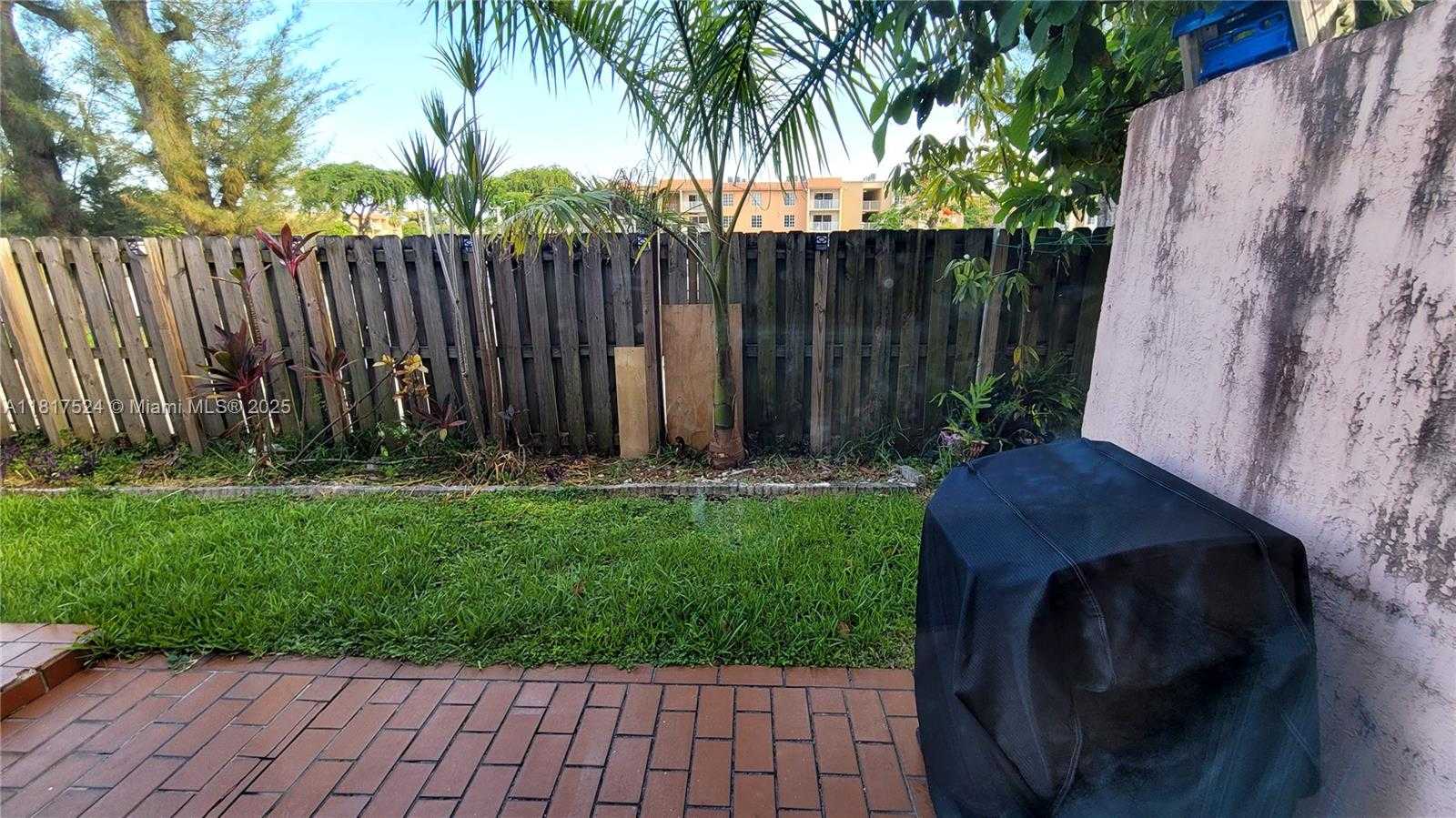 Small Image of 8017 LAKE DR #103, Doral Number 23