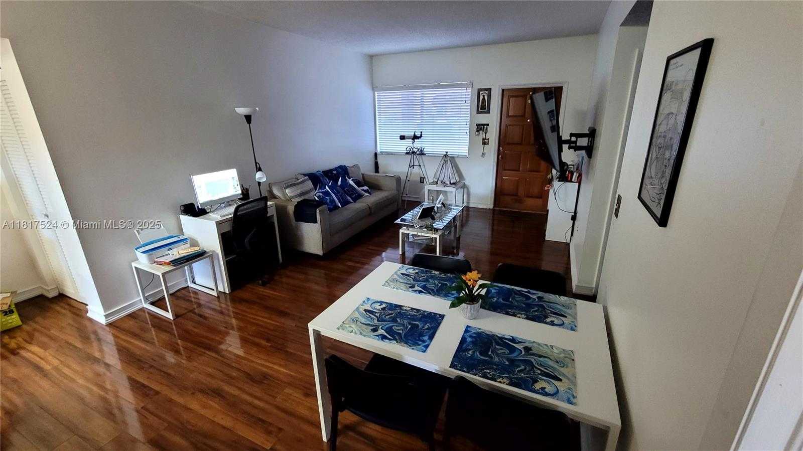 Small Image of 8017 LAKE DR #103, Doral Number 5