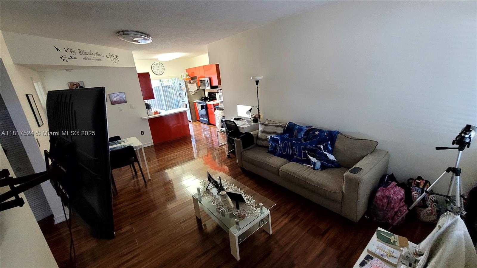Small Image of 8017 LAKE DR #103, Doral Number 6