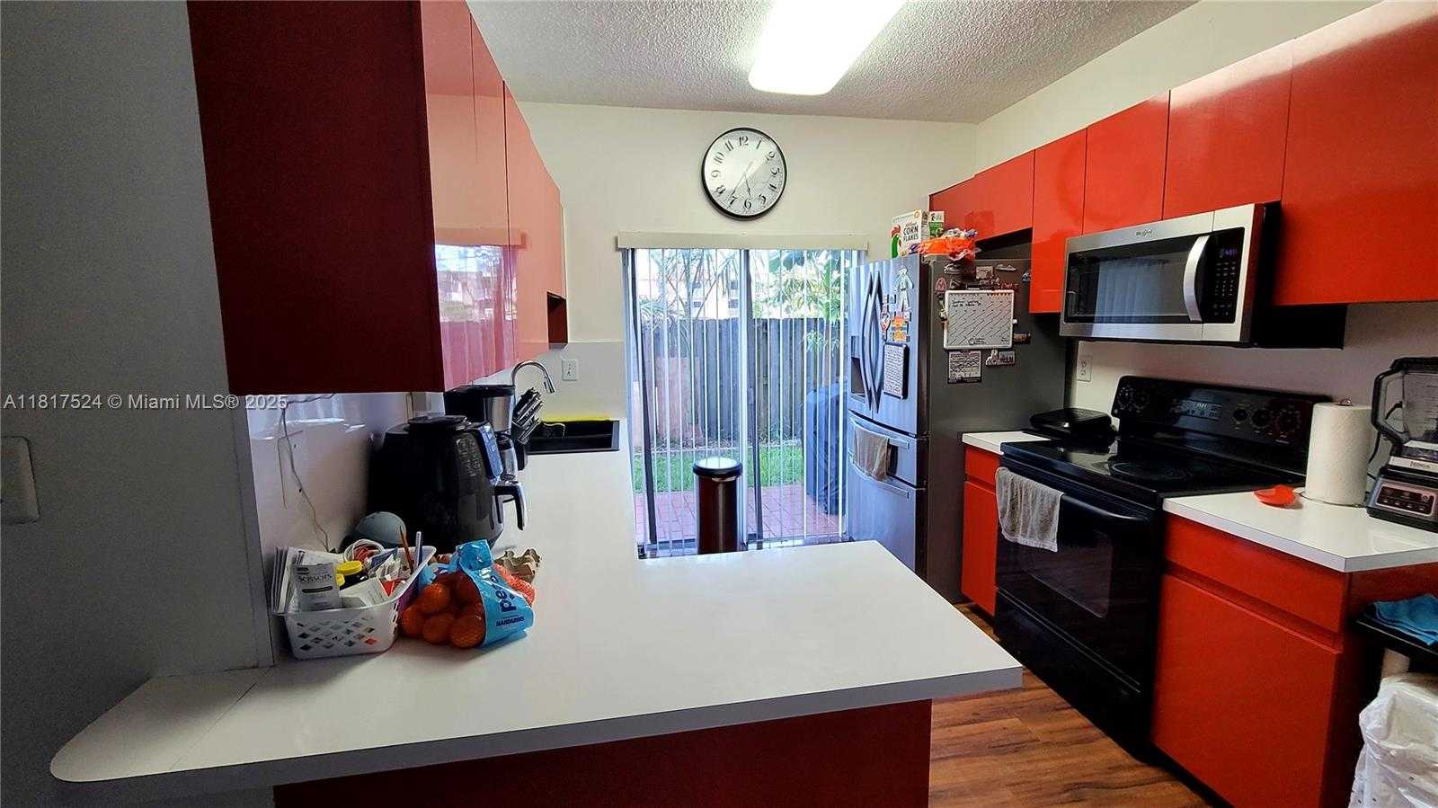 Small Image of 8017 LAKE DR #103, Doral Number 9