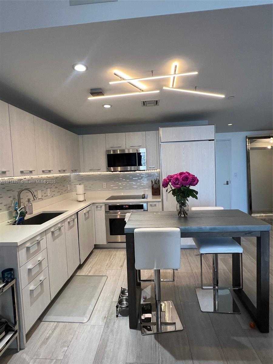 Small Image of 45 SOUTH WEST 9TH ST #2702, Miami Number 4