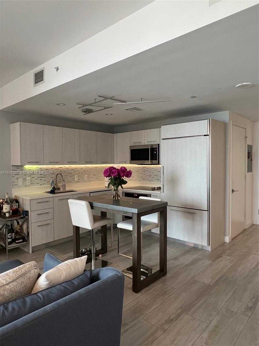 Small Image of 45 SOUTH WEST 9TH ST #2702, Miami Number 6