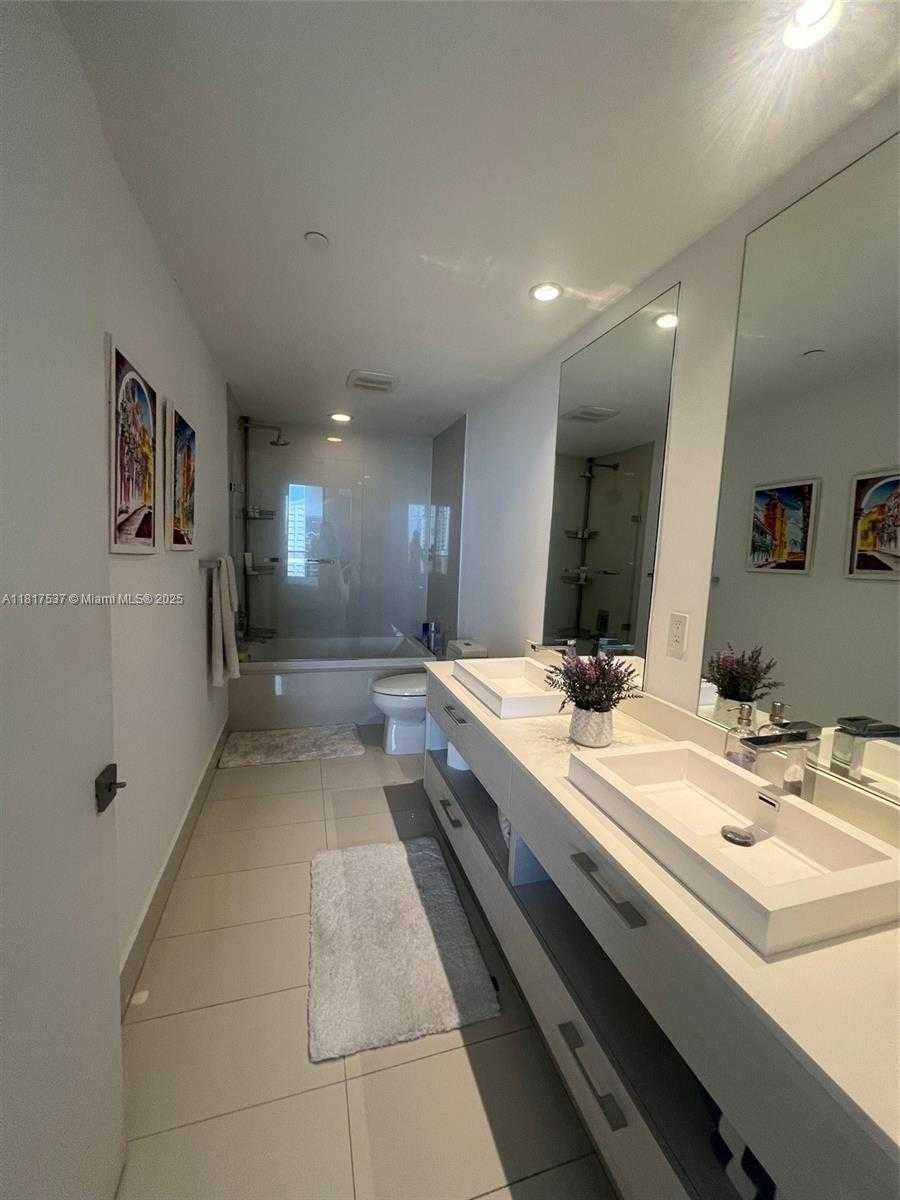 Small Image of 45 SOUTH WEST 9TH ST #2702, Miami Number 9