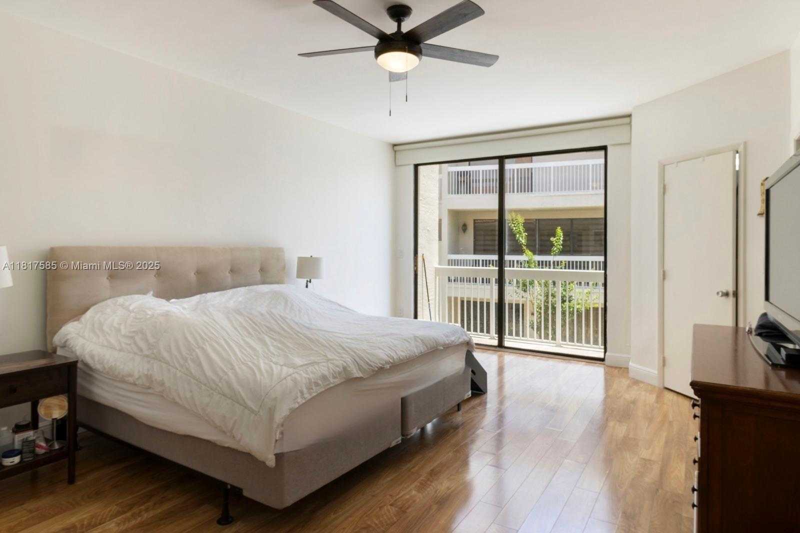 Small Image of 21376 MARINA COVE CIR #12-C, Aventura Number 10