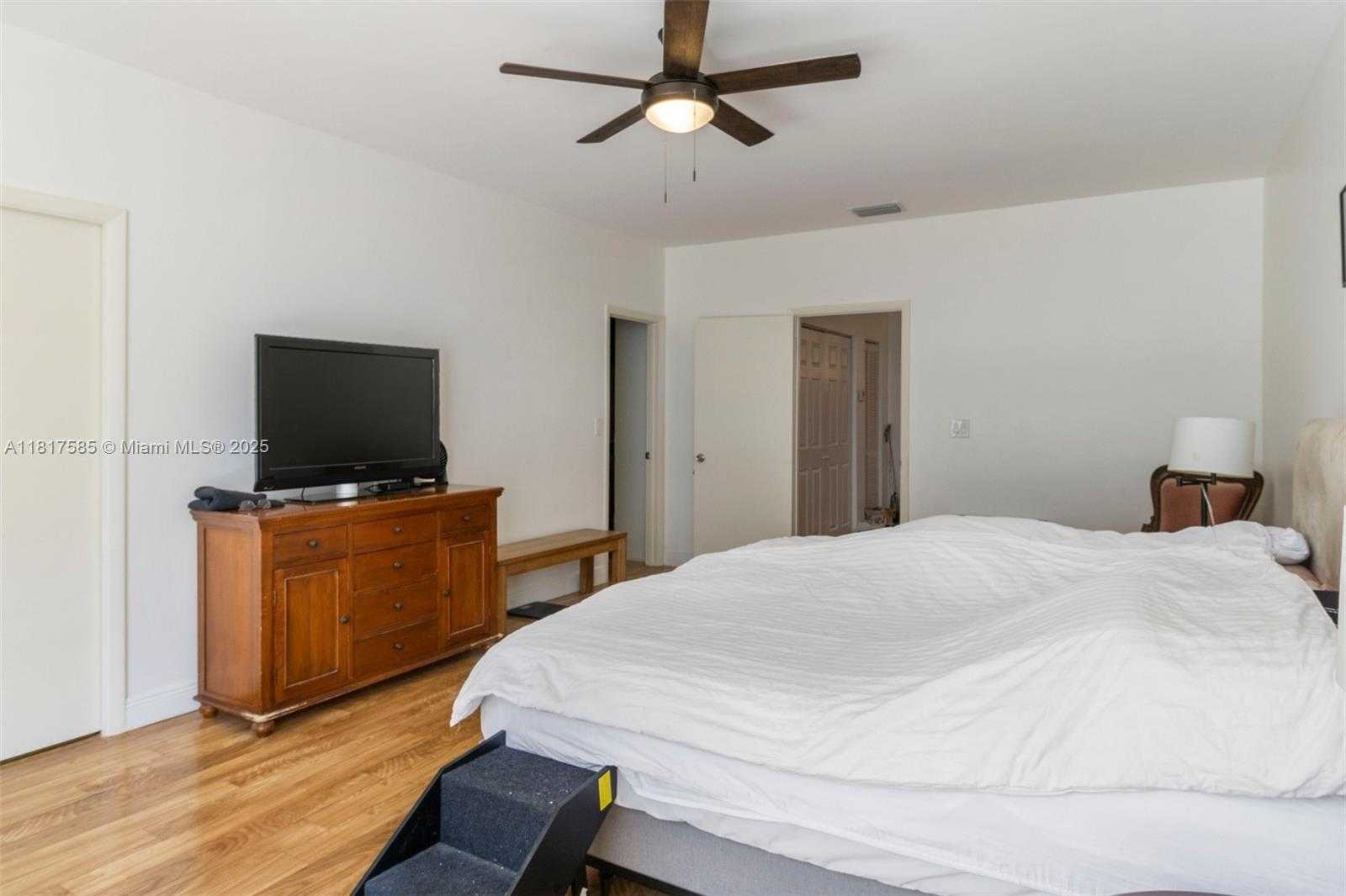 Small Image of 21376 MARINA COVE CIR #12-C, Aventura Number 12