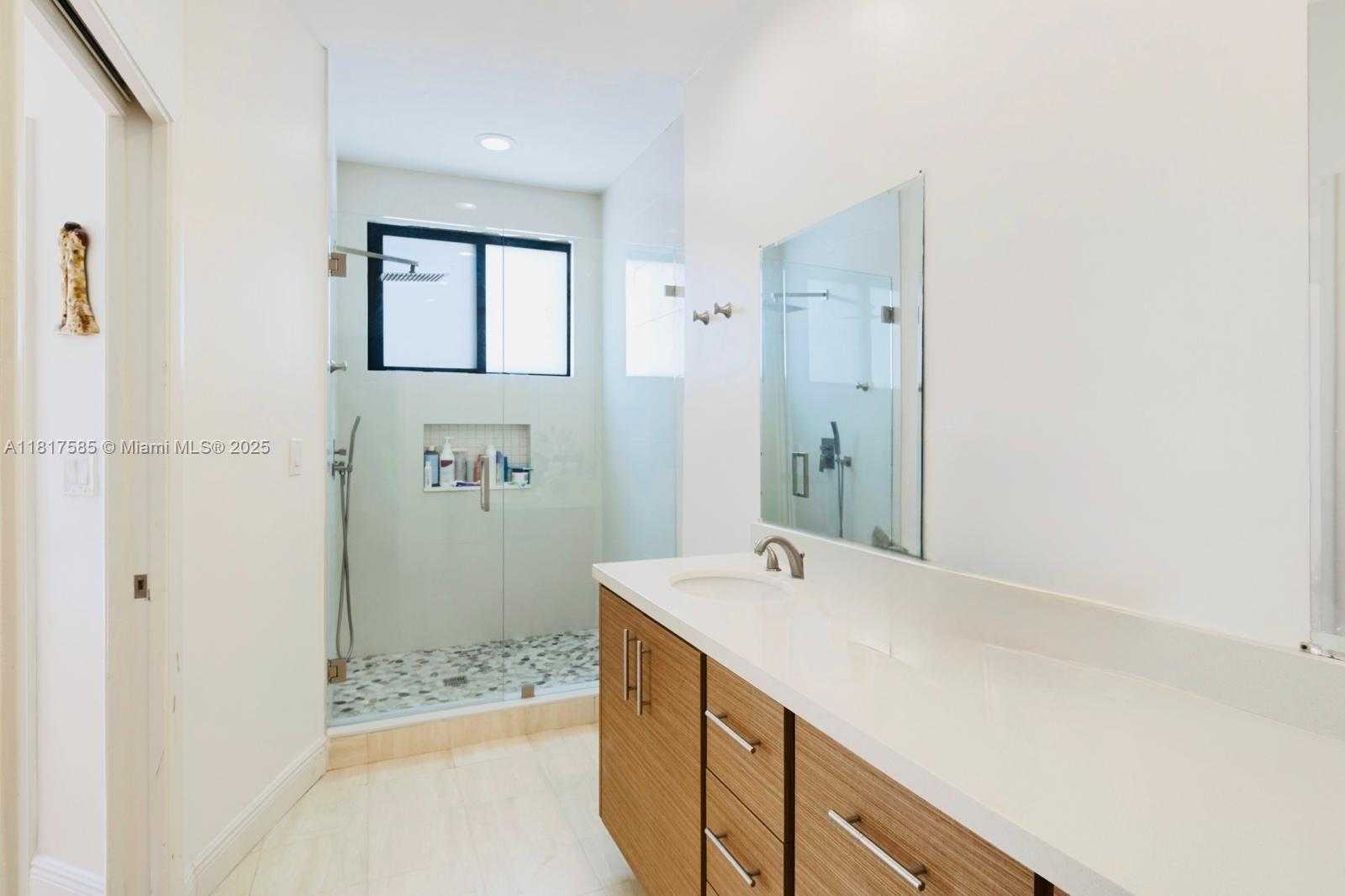 Small Image of 21376 MARINA COVE CIR #12-C, Aventura Number 13
