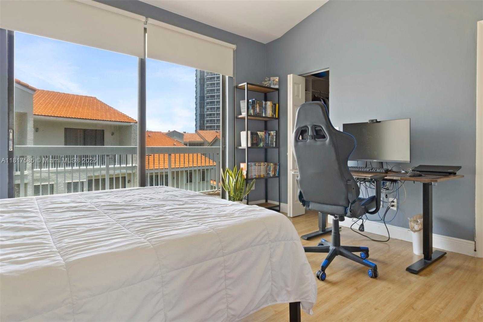 Small Image of 21376 MARINA COVE CIR #12-C, Aventura Number 18