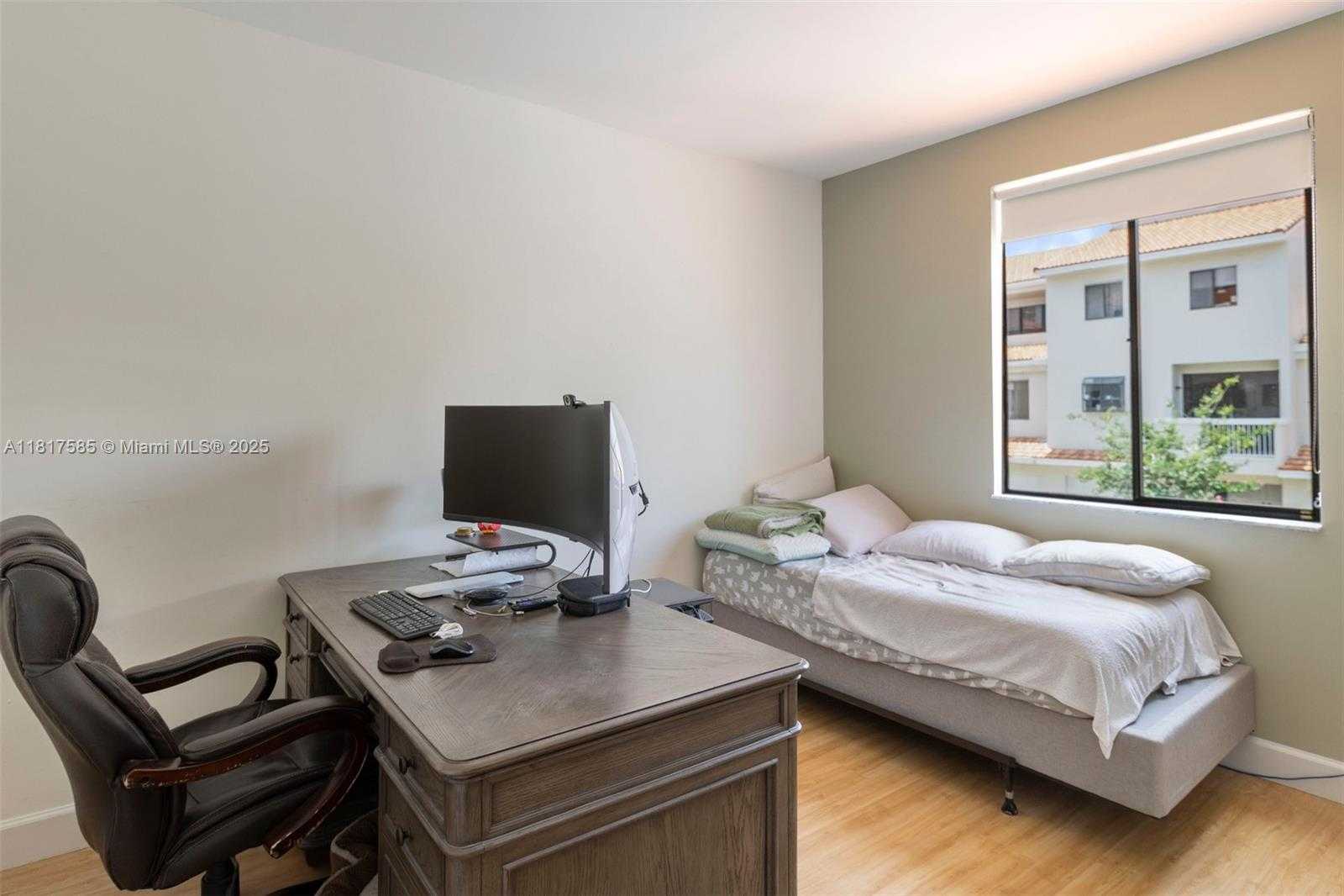 Small Image of 21376 MARINA COVE CIR #12-C, Aventura Number 20