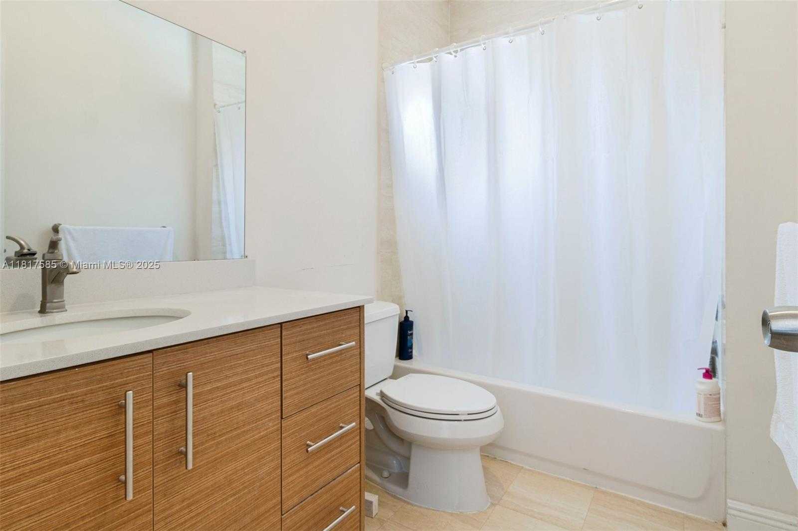 Small Image of 21376 MARINA COVE CIR #12-C, Aventura Number 21