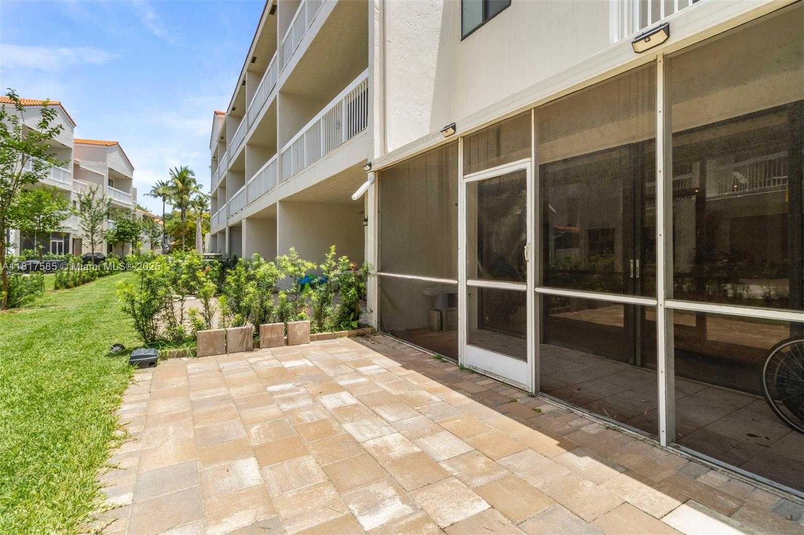 Small Image of 21376 MARINA COVE CIR #12-C, Aventura Number 22