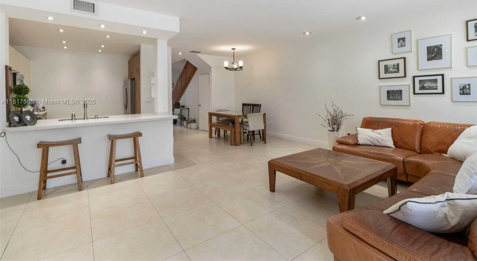 Small Image of 21376 MARINA COVE CIR #12-C, Aventura Number 3