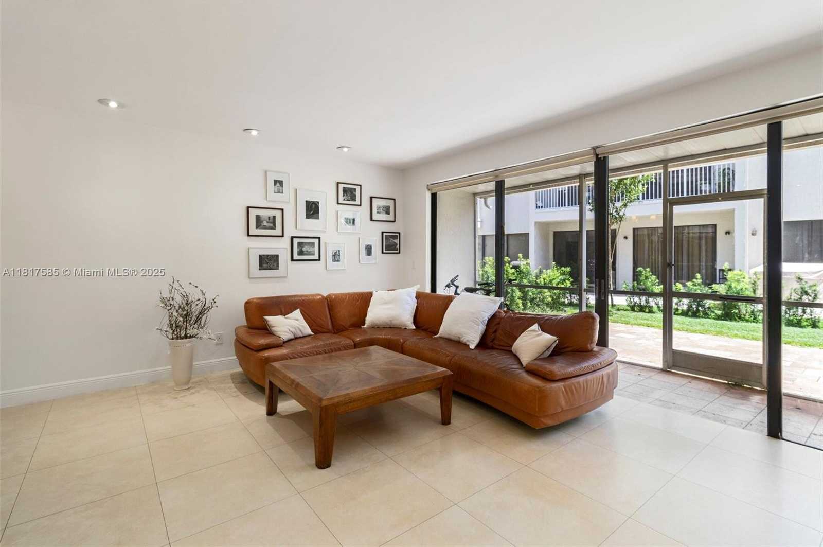 Small Image of 21376 MARINA COVE CIR #12-C, Aventura Number 4